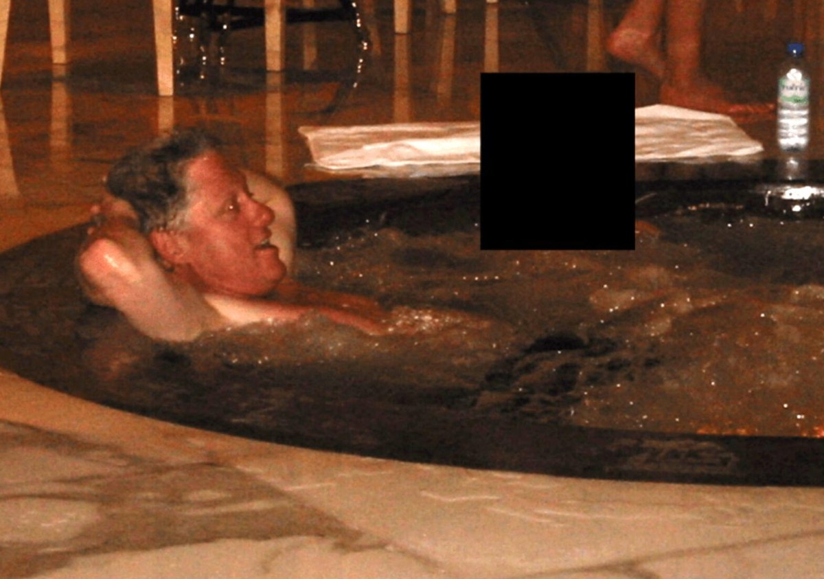 Bill Clinton se defiende tras la publicación de una foto en nuevos archivos del caso Epstein