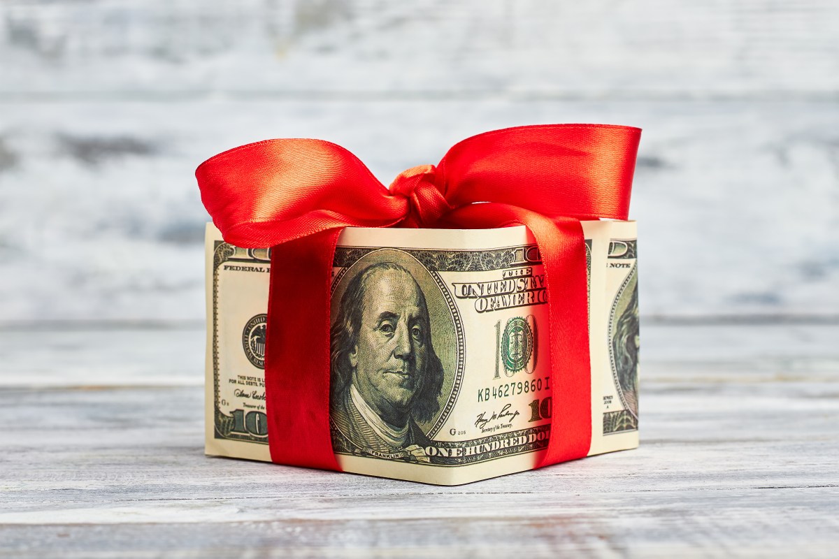 Hombre se compró raspadito como regalo de cumpleaños y ganó $500,000