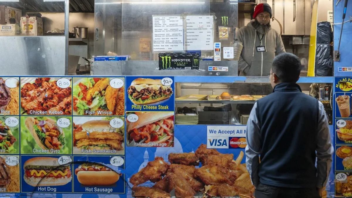 De tamales a perritos calientes: El Museo de Comida y Bebida de Nueva York inaugura ‘Street Food City’