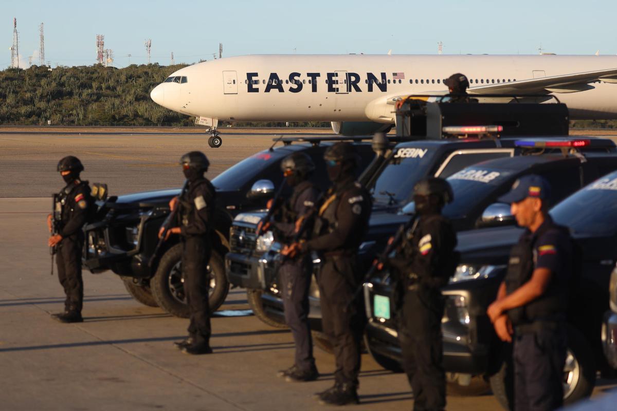 Aterriza en Venezuela vuelo con migrantes deportados de EE.UU