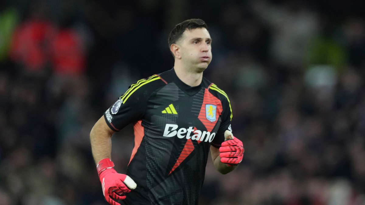 Emiliano ‘Dibu’ Martínez discute con fan y lo invita a pelear [VIDEO]