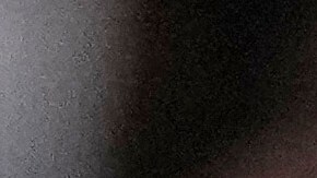 Endrick, del Real Madrid (izquierda), y José Gayà, del Valencia, disputan el balón durante el partido de fútbol de la Liga española entre el Real Madrid y el Valencia en Madrid, España, el sábado 1 de noviembre de 2025.