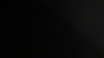 Henry Cejudo celebra tras su combate por el campeonato de peso mosca.