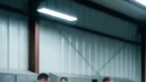 El video suerge medio de la campaña para impulsar la autodeportación.