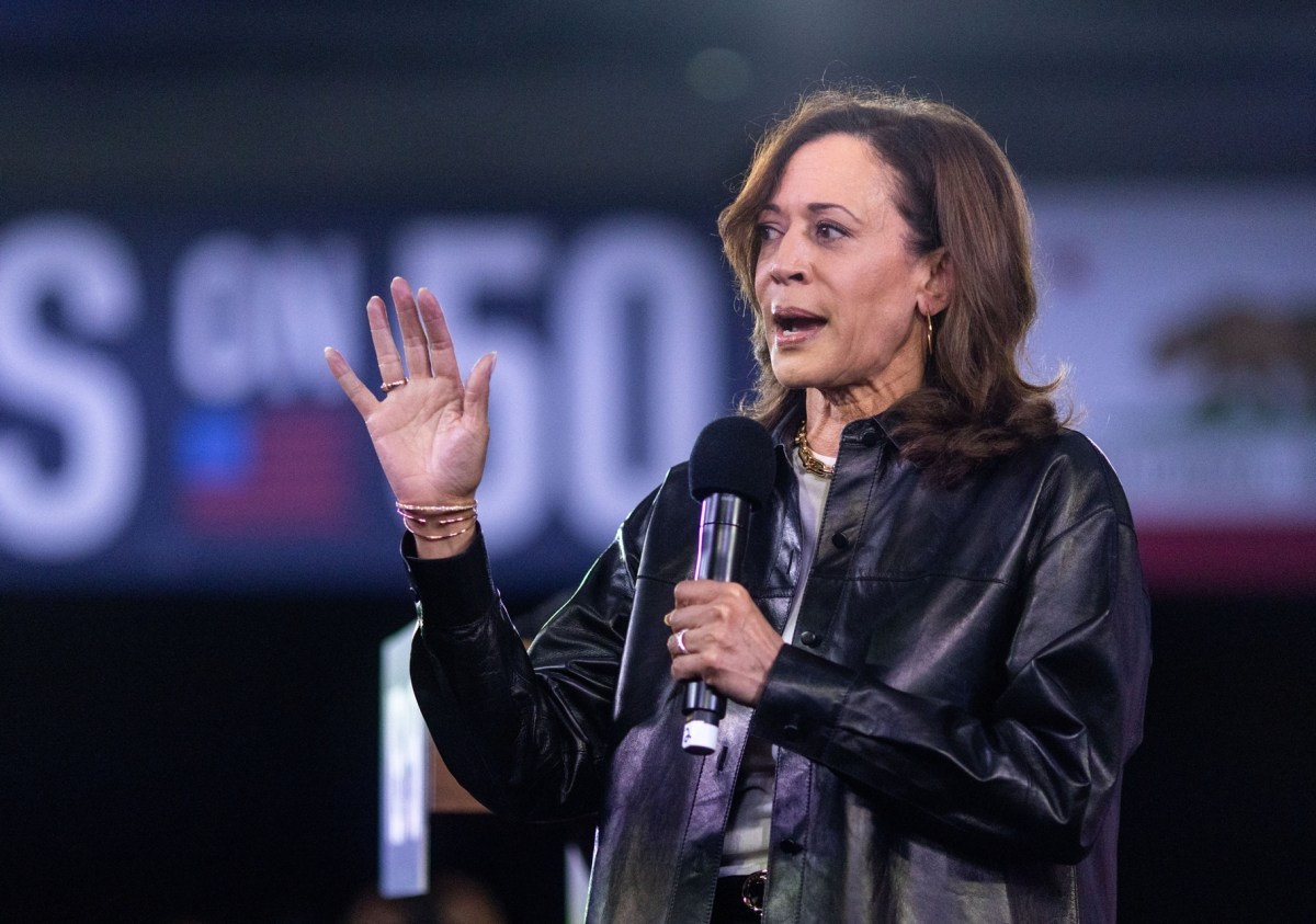 Kamala Harris: Trump no debería intentar cambiar el régimen de Maduro en Venezuela