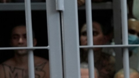 ‘60 Minutes’ retira de su programación una historia sobre las deportaciones de Trump