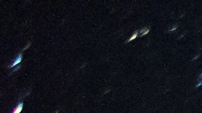 La lluvia de estrellas Gemínidas se refiere a lluvias de meteoroides o estrellas fugaces que ingresan a la atmósfera, generando un espectáculo visible.