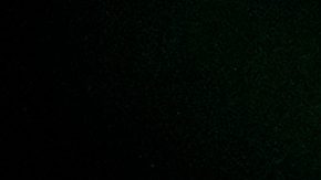 Novak Djokovic habla durante una ceremonia de homenaje.