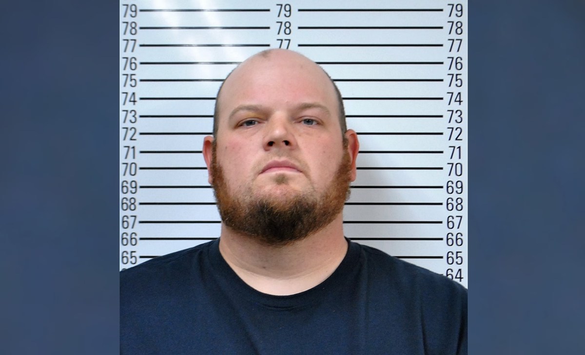 Vecino que probaba un arma nueva en Navidad acusado de matar a una anciana en Oklahoma