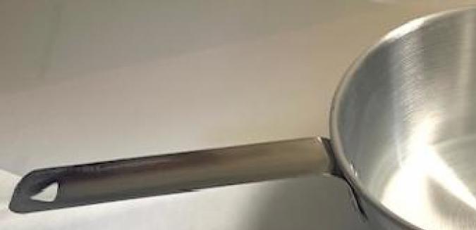 Revisa tu cacerola Town Food Service. El riesgo es real, especialmente para niños.