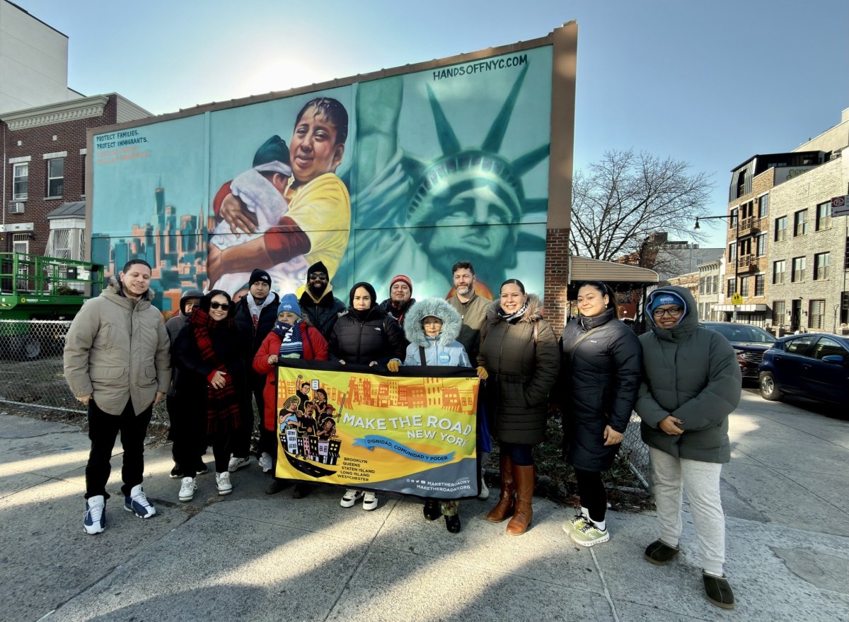 Comunidad de Bushwick inaugura mural proinmigrante como acto de resistencia, dignidad y celebración