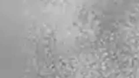 Captura de pantalla del video difundido por el Comando Sur de EE.UU. de la supuesta narcolancha destruida en el Pacífico Oriental.