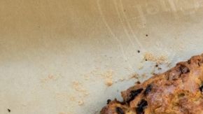 El desayuno perfecto después de las fiestas: scones de cerezas secas con textura hojaldrada y un toque de crema de limón.