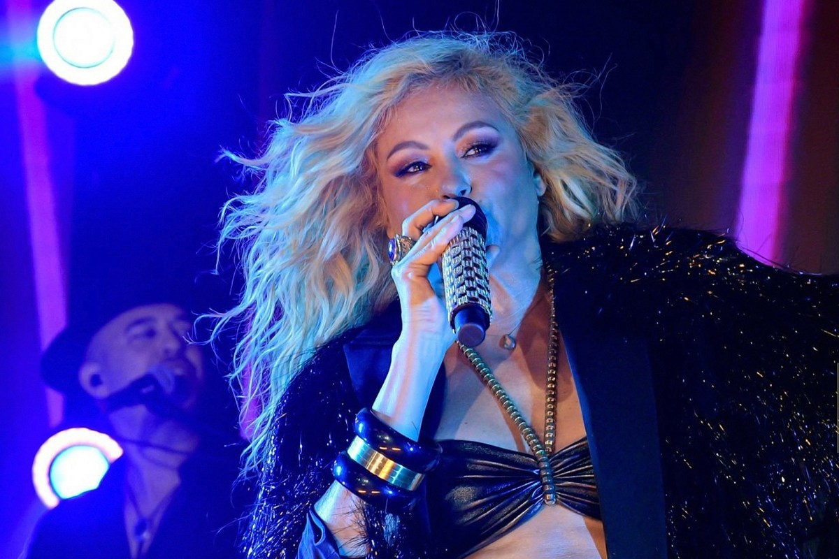 Paulina Rubio desata críticas por retraso en concierto y vivir incómodo momento