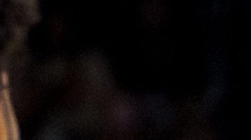 El base de los New Orleans Pelicans, José Alvarado (15), y el pívot de los Phoenix Suns, Mark Williams (15), se enzarzan en una pelea.