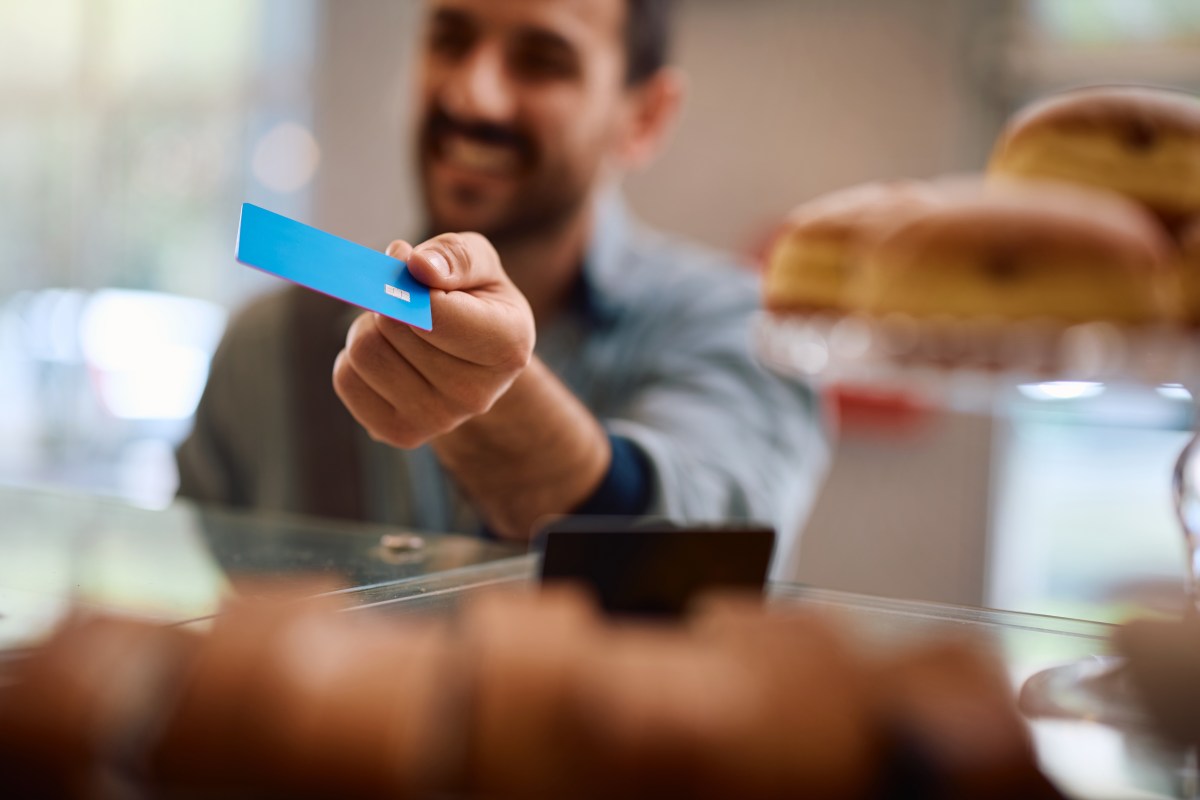 Qué pasa con tu tarjeta de crédito cuando haces una compra de $5,000