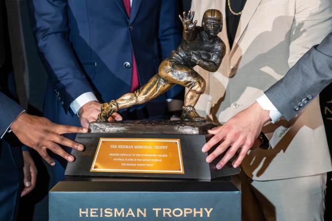 Trofeo Heisman en Nueva York. Foto: Eduardo Muñoz Álvarez / AP.