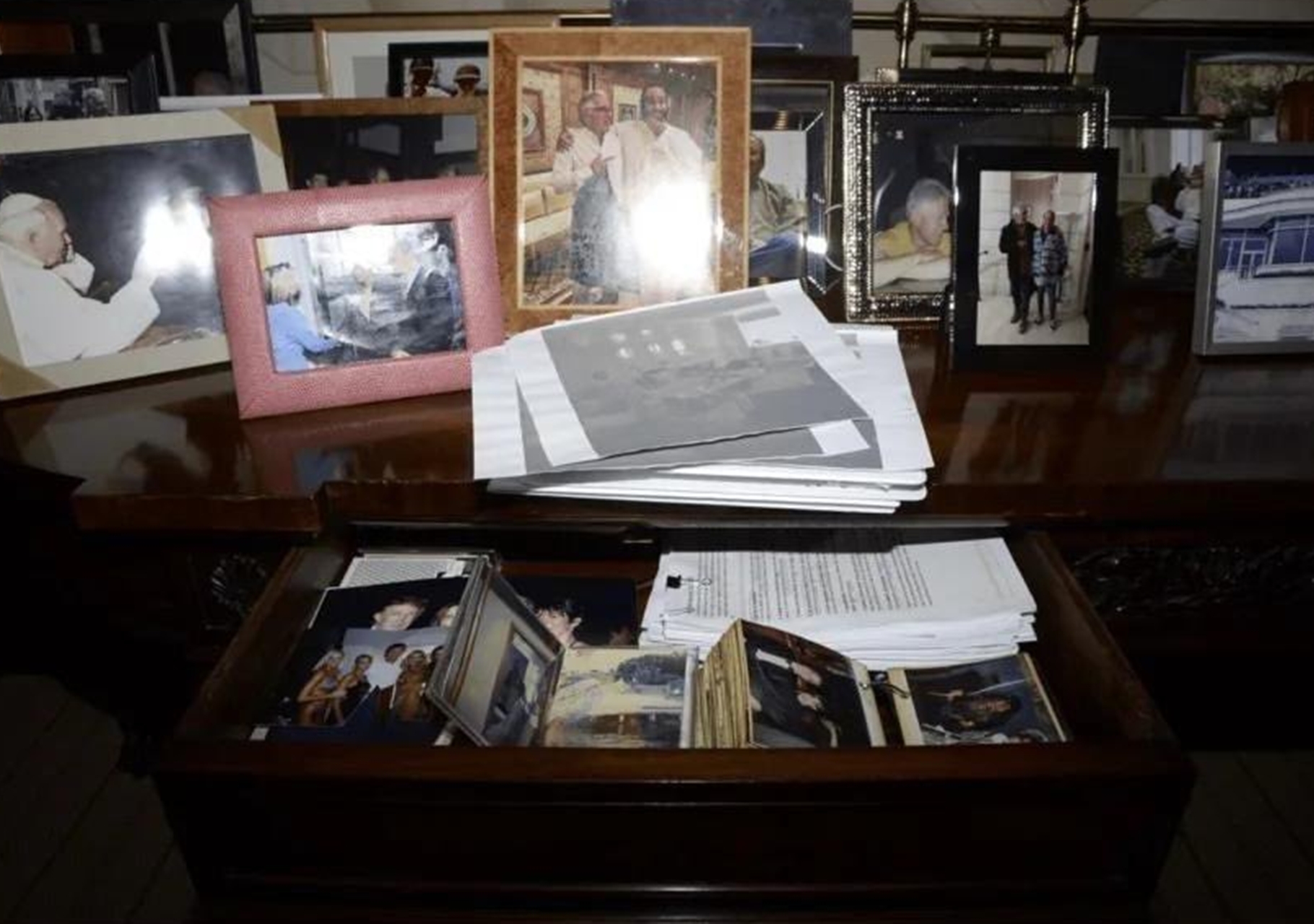Archivos del caso Epstein que incluían foto de Trump y Melania ...