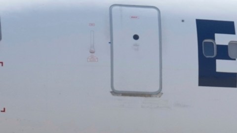 Venezuela dice que autorizó reanudación de vuelos de deportación desde Estados Unidos