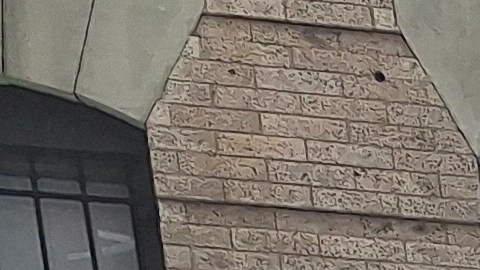 Este taxista neoyorquino trataba de empezar su jornada este lunes, pero fue complicado poner a rodar su vehículo.