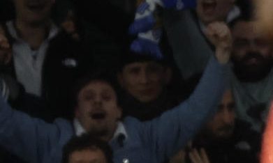 El jugador de la Real Sociedad Gonçalo Guedes, celbra su gol contra el Barcelona, durante el partido de LaLiga EA Sports que Real Sociedad y FC Barcelona disputan este domingo en el estadio de Anoeta, en San Sebastián.