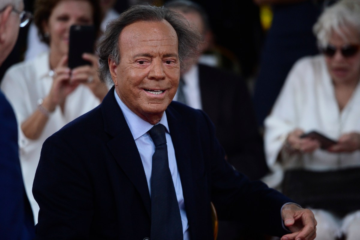 Julio Iglesias enfrenta acusaciones de abuso sexual y maltrato laboral en mansiones del Caribe