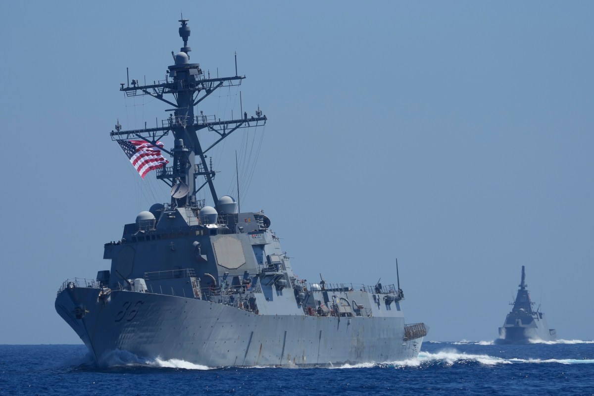 Trump afirma que barcos enviados a Irán están listos para actuar como en Venezuela