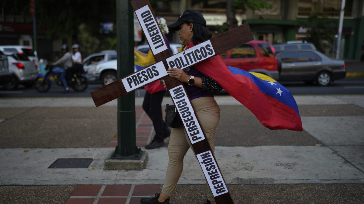 Presos políticos de Venezuela, quedan fuera de discursos de EE.UU. y Delcy Rodríguez