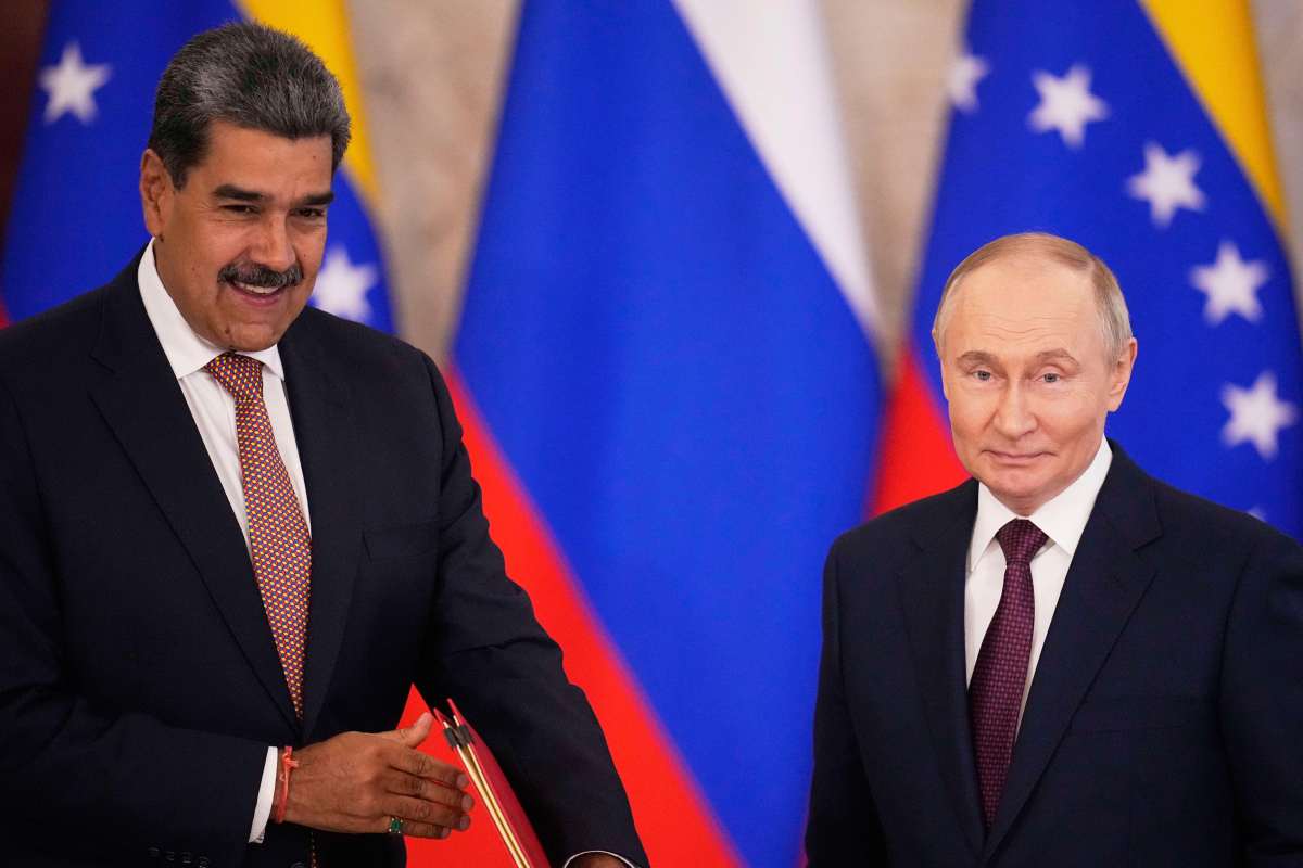 Rusia envía submarino para escoltar el petrolero que EE.UU. trata de confiscar en Venezuela