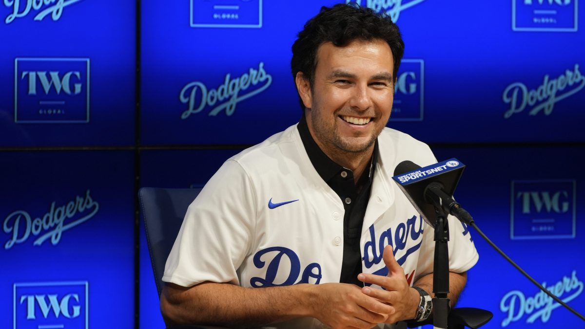 Checo Pérez hace las primeras pruebas en pista con el monoplaza de Cadillac en Silverstone