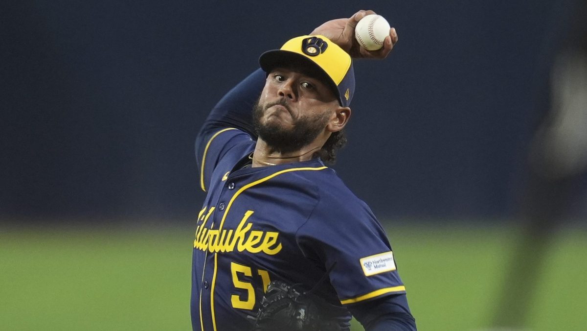 Lanzador dominicano Freddy Peralta se siente orgulloso de formar parte de los Mets