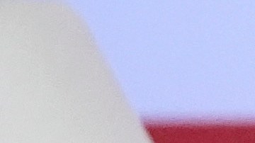 Partidarios sostienen un cartel en apoyo a Donald Trump, el 12 de septiembre de 2024, en Tucson, Arizona.