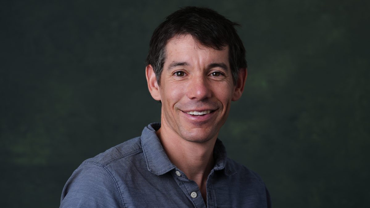 Estadounidense Alex Honnold escala el rascacielos Taipei 101 sin cuerdas de seguridad ni protecciones [Video]