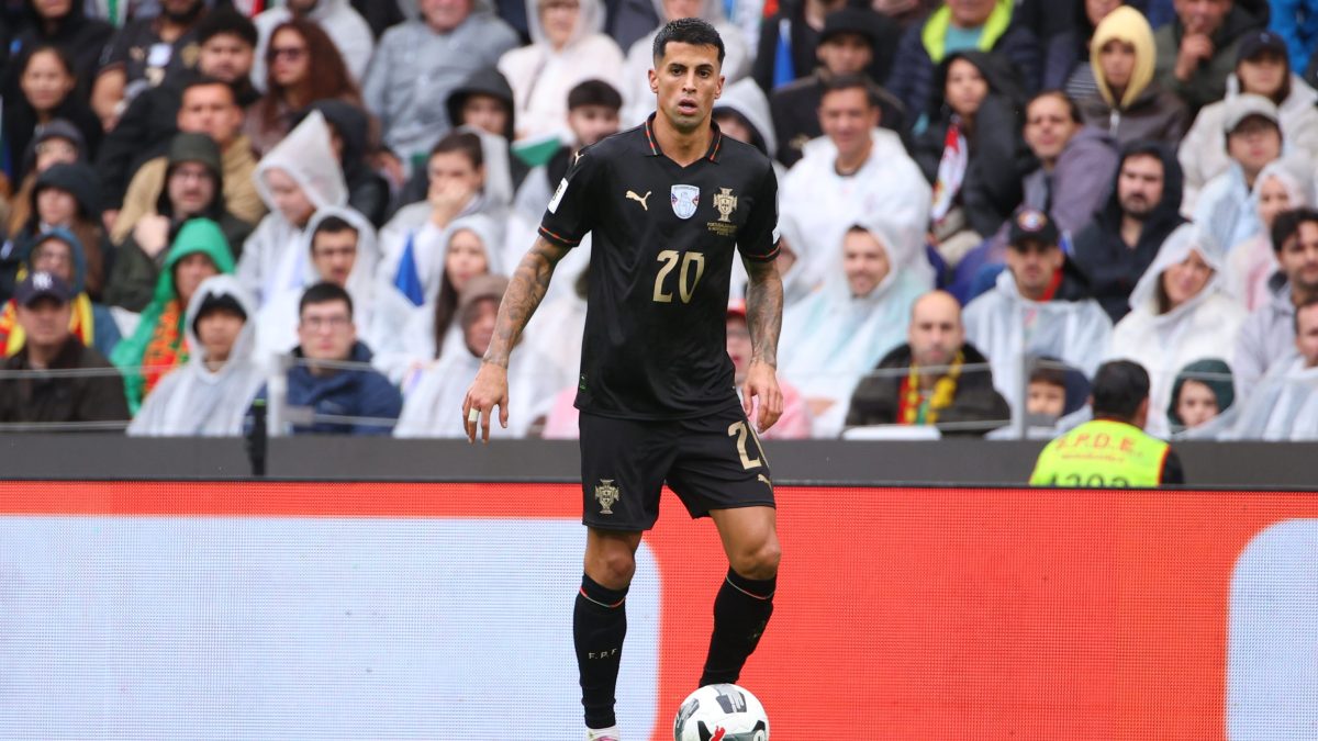 Deco confirma que el Barça cerrará la cesión de Joao Cancelo en los próximos días