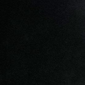 Peatones corren tras escucharse explosiones y el sobrevuelo de aviones a baja altura en Caracas, Venezuela, la madrugada del sábado 3 de enero de 2026.