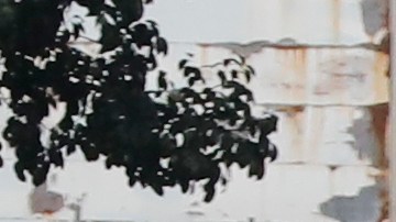 Vehículos blindados de la Guardia Nacional bloquean una avenida que conduce al palacio presidencial de Miraflores en Caracas, Venezuela, el sábado 3 de enero de 2026.