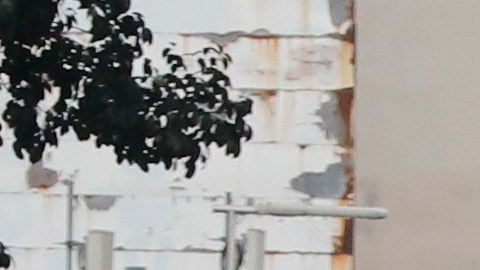 Vehículos blindados de la Guardia Nacional bloquean una avenida que conduce al palacio presidencial de Miraflores en Caracas, Venezuela, el sábado 3 de enero de 2026.