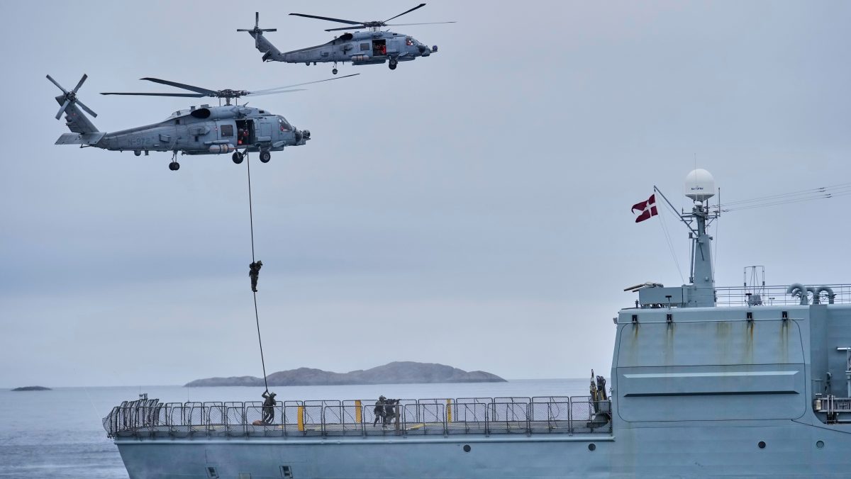 Dinamarca envía comando de avanzada a Groenlandia para reforzar defensa, según medio local