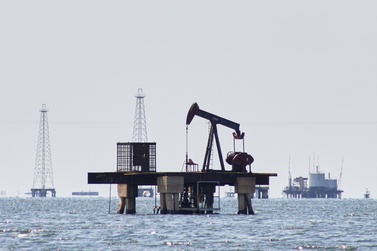 Trump alienta a petroleras estadounidenses a invertir en Venezuela, pero hay dudas por inestabilidad política