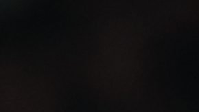 Bukayo Saka, del Arsenal, comete una falta sobre Milos Kerkez, del Liverpool, durante el partido de fútbol de la Premier League inglesa entre el Arsenal y el Liverpool en Londres, el jueves 8 de enero de 2026.