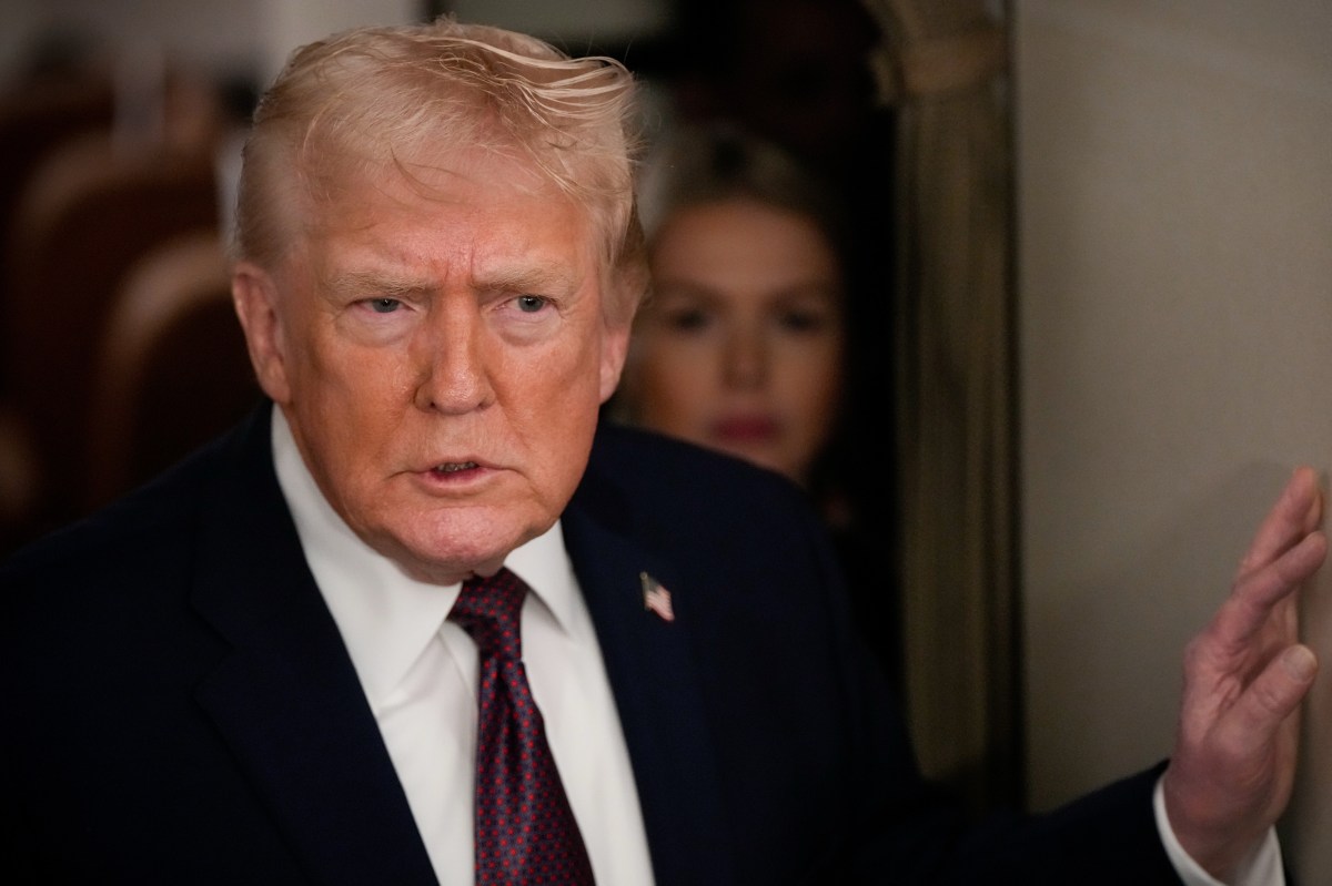 Trump alerta que EE.UU. tendría que pagar miles de millones de dólares si la Corte Suprema cancela aranceles