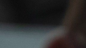 El secretario del Tesoro, Scott Bessent, observa al presidente Donald Trump hablar con la prensa en el Jardín Sur de la Casa Blanca, el martes 13 de enero de 2026, en Washington.