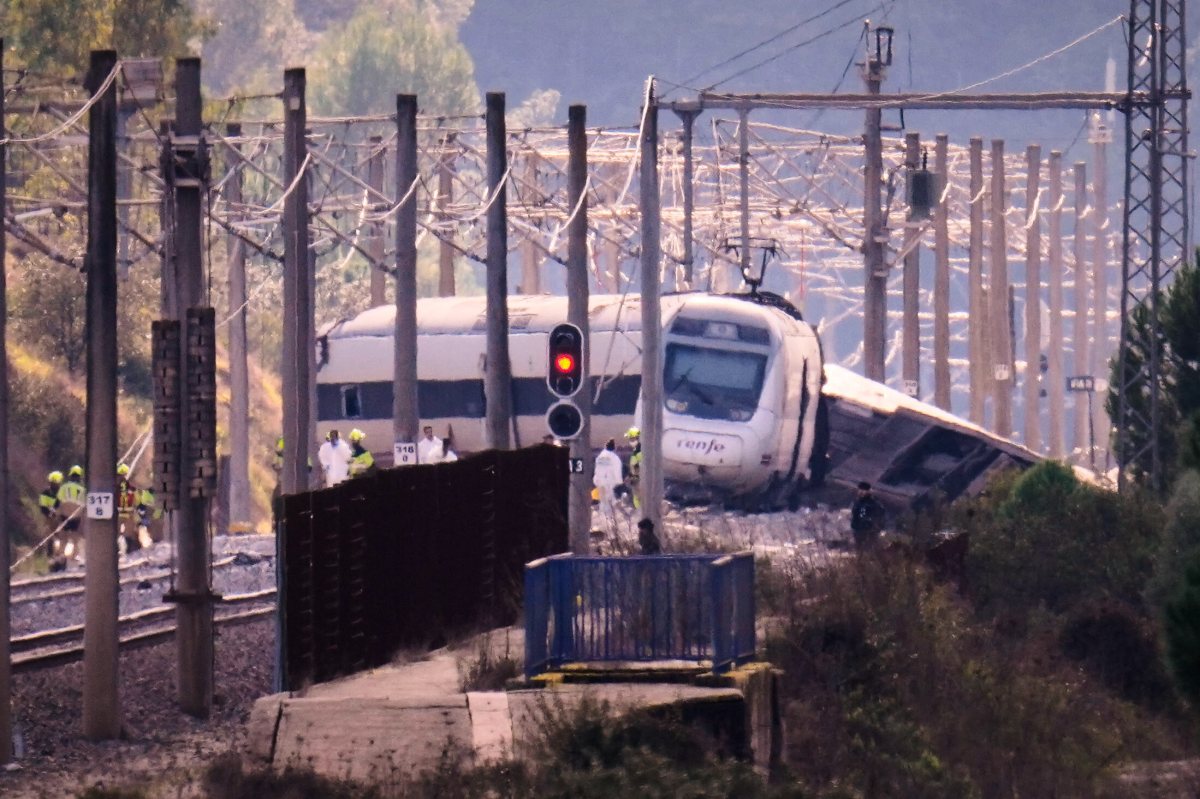 Aumenta a 39 la cifra de muertos en el accidente de tren en España