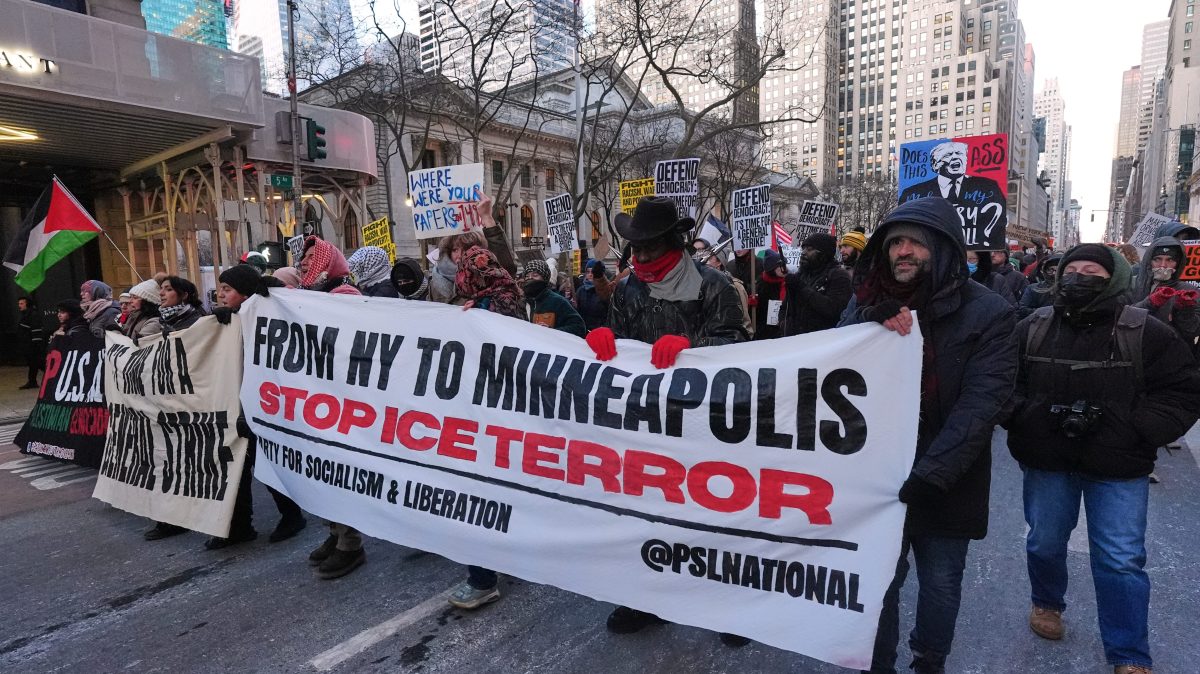 Marchan de nuevo en Nueva York tras asesinato a tiros de un hombre por parte del ICE en Minneapolis