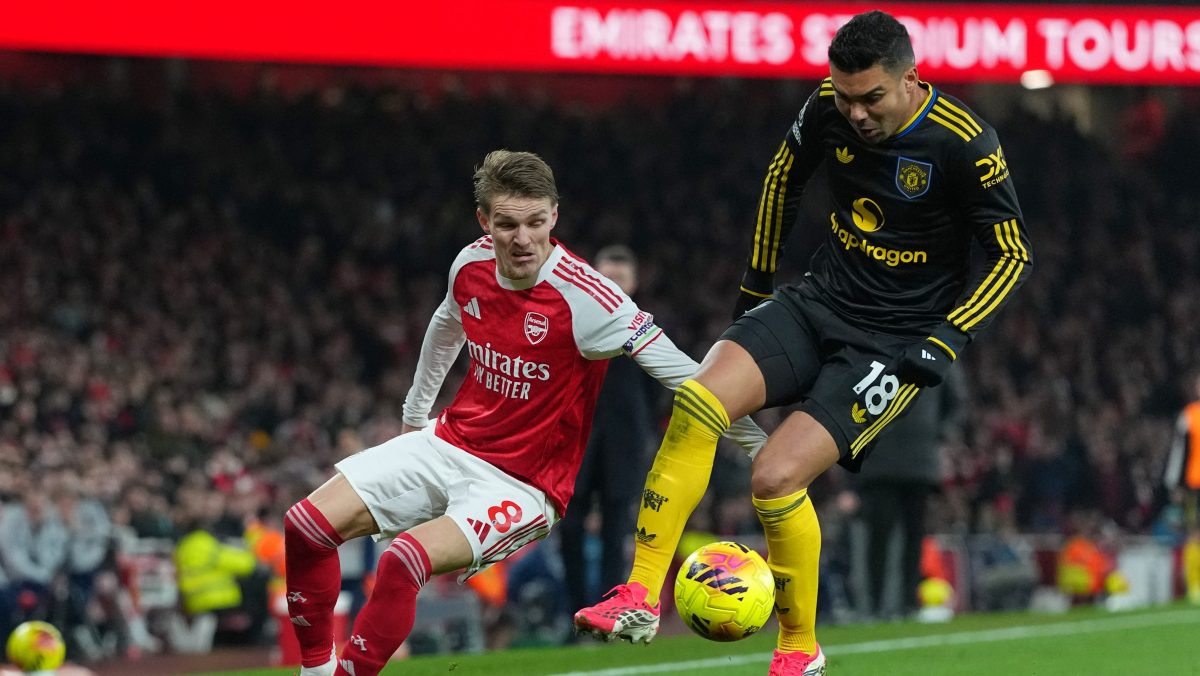 Manchester United venció 3-2 al Arsenal y reavivó la pelea por la Premier League