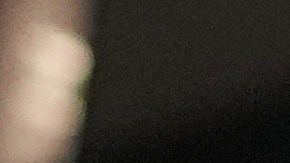 Una persona exige justicia en una manifestación en Minnesota.