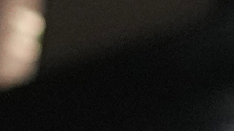 Una persona exige justicia en una manifestación en Minnesota.