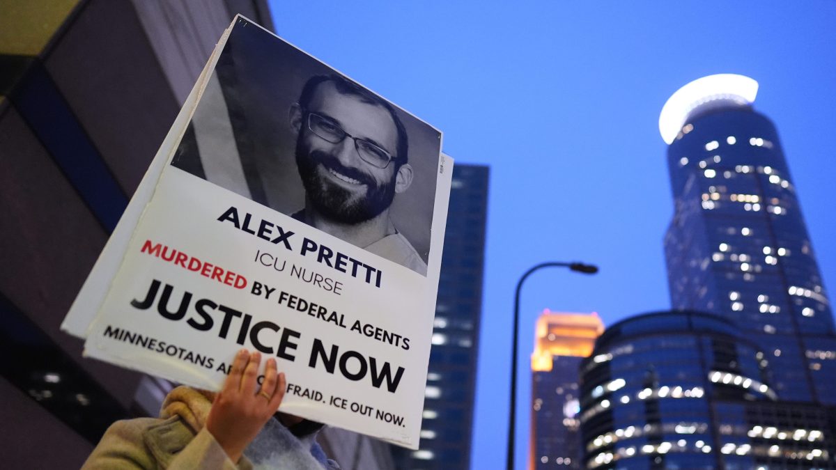 Prensa neoyorquina critica a Trump y a ICE por muertes en Minneapolis y exige investigación