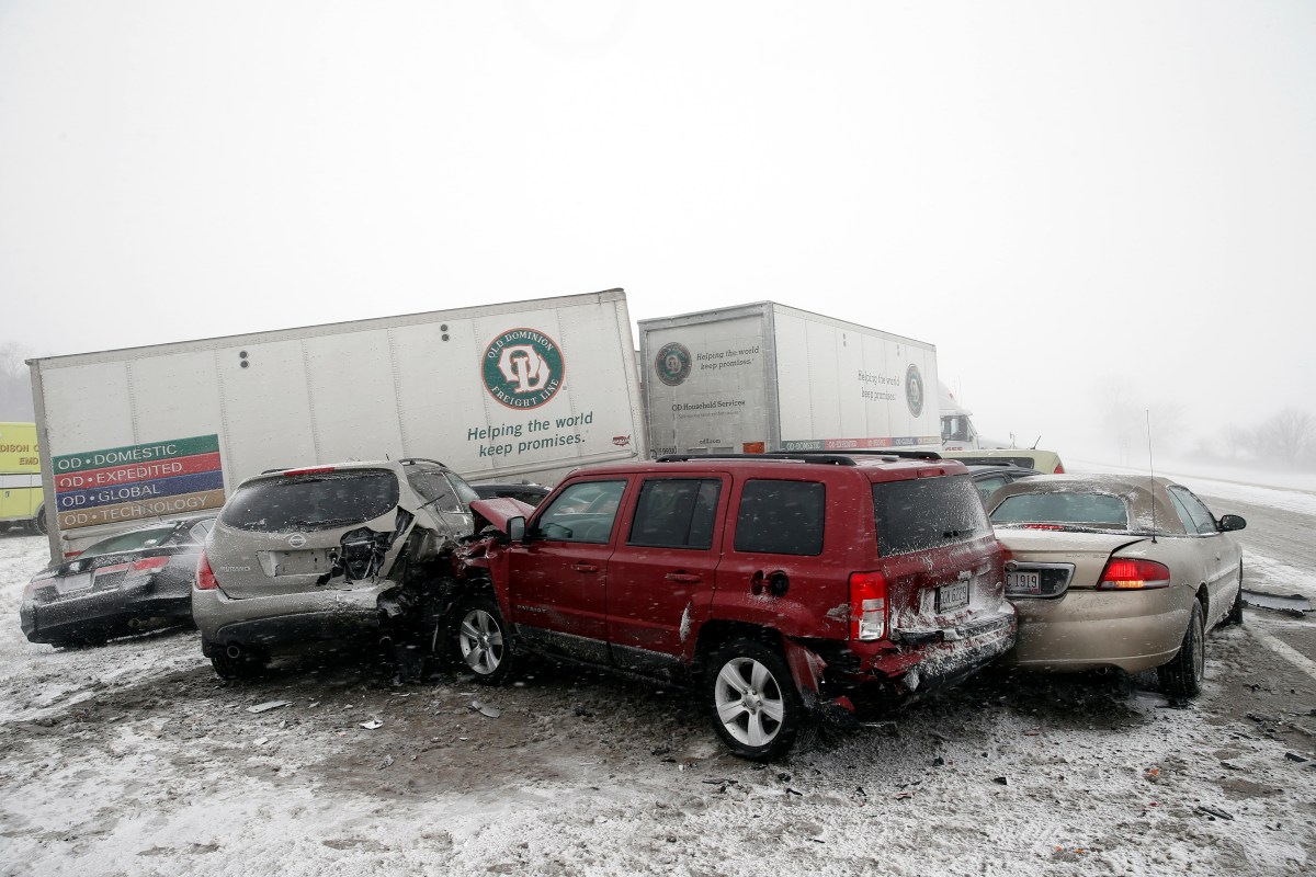 Accidente múltiple paraliza autopista en Michigan: más de 100 vehículos afectados