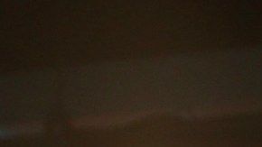 Adrián Di Monte acompañado de su esposa.